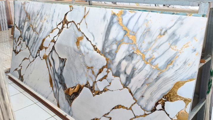 UV marble A-UV-038L 120 x 290 cm motif marmer putih abu dengan urat emas, Blitar