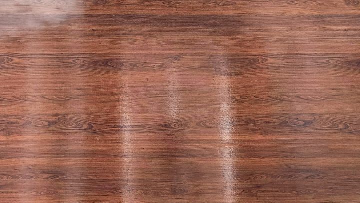 UV board motif serat kayu rosewood merah glossy ukuran 120 x 290 cm, Blitar