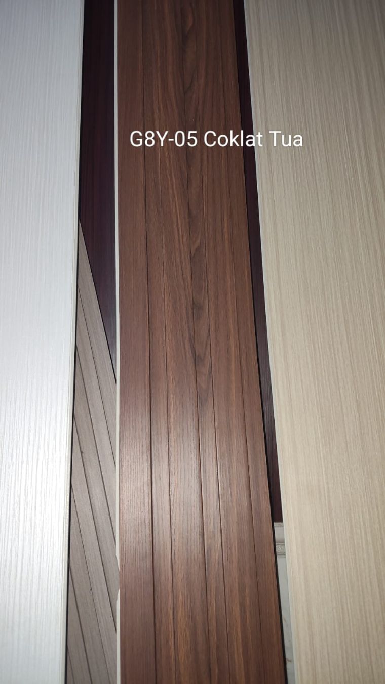 WPC wall panel 19,5 x 290 cm kode G8Y-05 Coklat Tua, motif kayu gelap